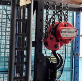 爬架電動葫蘆和附墻支座是爬架網(wǎng)順利提升的關(guān)鍵