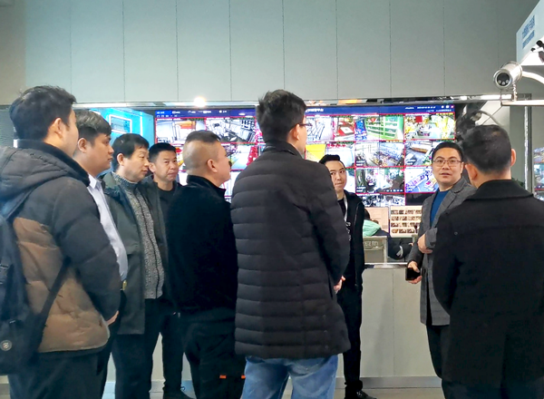 省外安防同行來成都萬(wàn)全電子考察AI智能視頻監(jiān)控系統(tǒng) 省外安防同行來成都萬(wàn)全電子考察AI智能視頻監(jiān)控系統(tǒng)